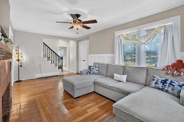 22 Fruit St, Leominster, MA 01453