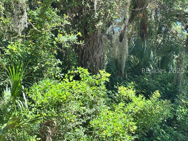 127 Horse Island Rd, St Helena Island, SC 29920