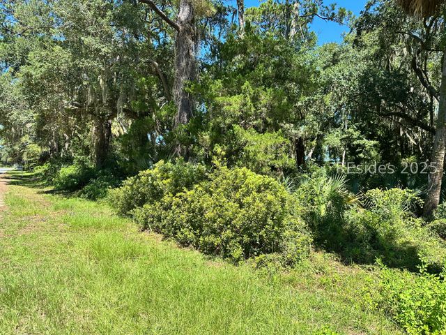 127 Horse Island Rd, St Helena Island, SC 29920