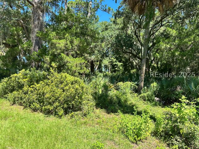 127 Horse Island Rd, St Helena Island, SC 29920