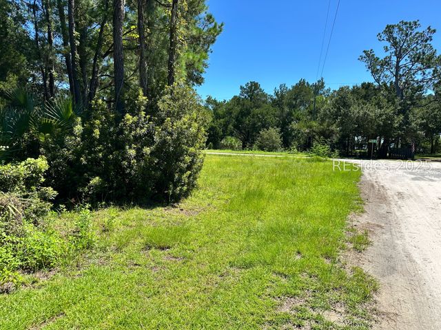 127 Horse Island Rd, St Helena Island, SC 29920