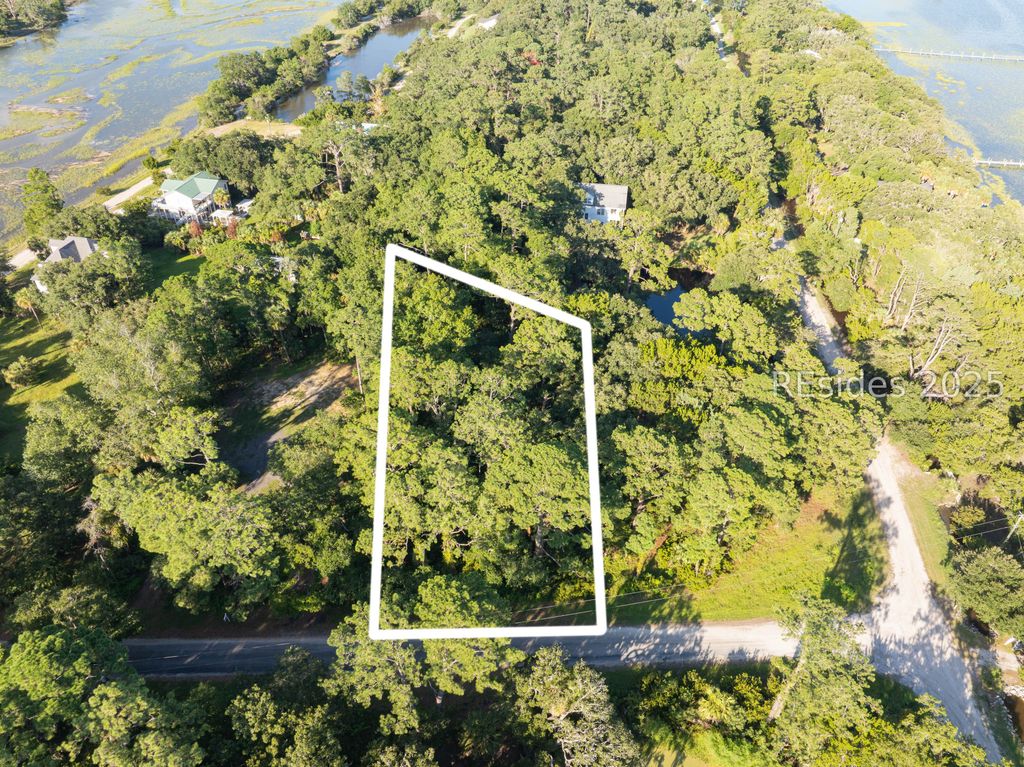 127 Horse Island Rd, St Helena Island, SC 29920