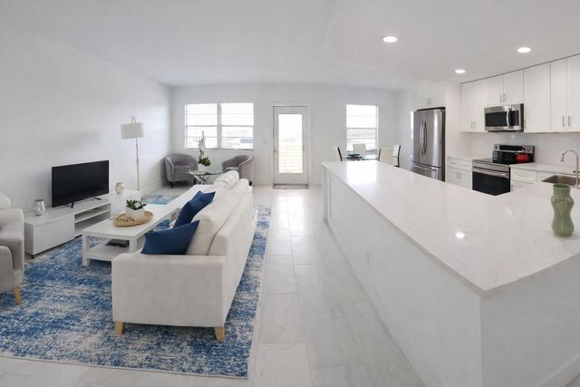 2003 Lincoln, Boca Raton, FL 33434