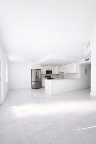 2003 Lincoln, Boca Raton, FL 33434