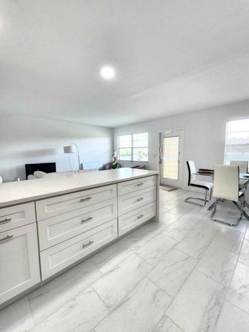 2003 Lincoln, Boca Raton, FL 33434