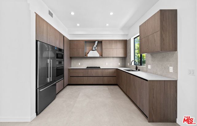 307 N Wilton Place 101, Los Angeles, CA 90004