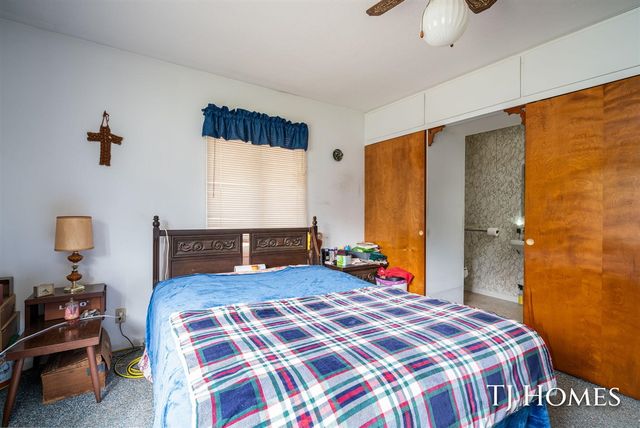5818 E Sternberg Road, Fruitport, MI 49415