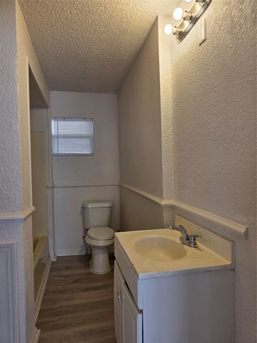531 W Spurgeon Street, Fort Worth, TX 76115