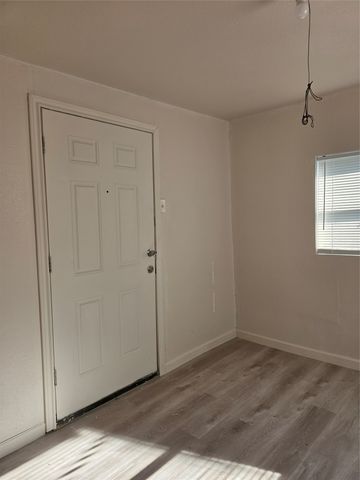 531 W Spurgeon Street, Fort Worth, TX 76115