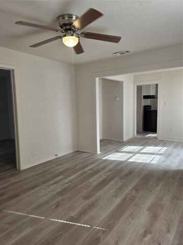 531 W Spurgeon Street, Fort Worth, TX 76115