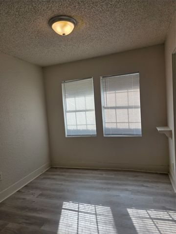 531 W Spurgeon Street, Fort Worth, TX 76115