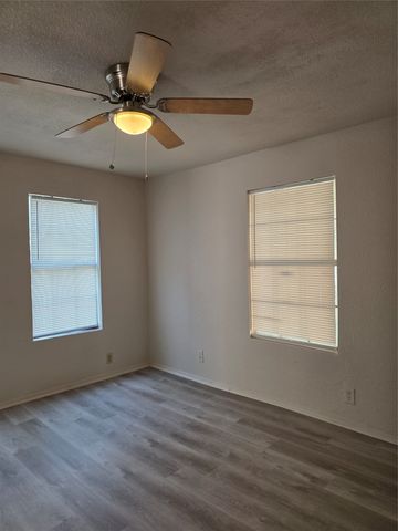 531 W Spurgeon Street, Fort Worth, TX 76115