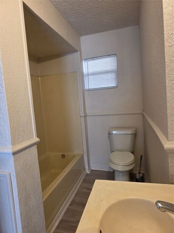 531 W Spurgeon Street, Fort Worth, TX 76115