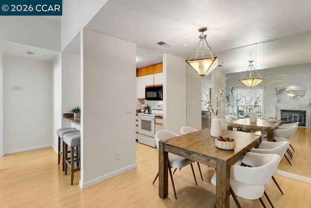 3183 Wayside Plz 307, Walnut Creek, CA 94597