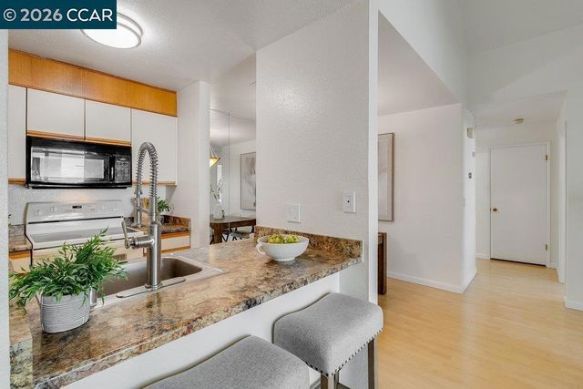 3183 Wayside Plz 307, Walnut Creek, CA 94597
