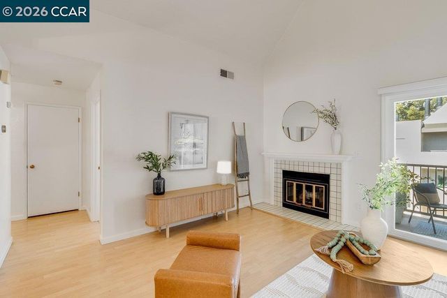 3183 Wayside Plz 307, Walnut Creek, CA 94597