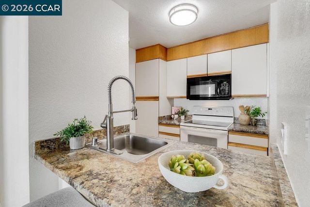 3183 Wayside Plz 307, Walnut Creek, CA 94597
