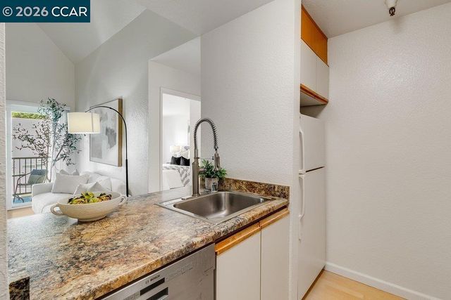 3183 Wayside Plz 307, Walnut Creek, CA 94597