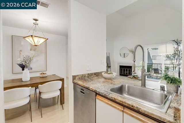 3183 Wayside Plz 307, Walnut Creek, CA 94597