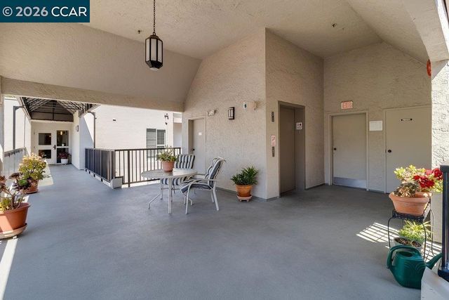 3183 Wayside Plz 307, Walnut Creek, CA 94597