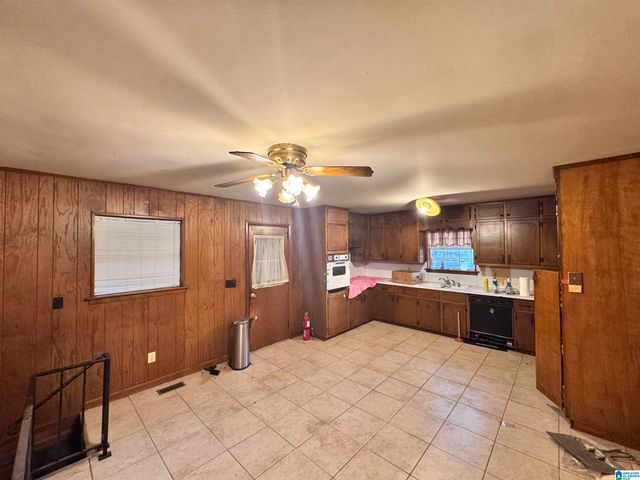 421 21ST AVENUE NE, Center Point, AL 35215