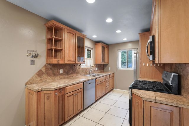1721 Hiawatha Drive NE, Albuquerque, NM 87112