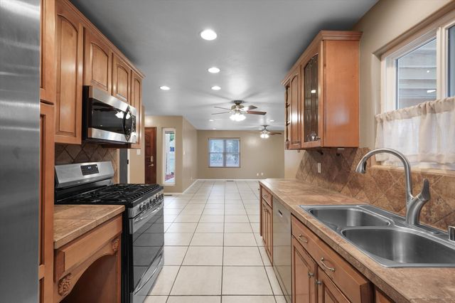 1721 Hiawatha Drive NE, Albuquerque, NM 87112