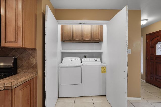 1721 Hiawatha Drive NE, Albuquerque, NM 87112