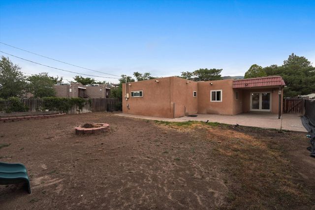 1721 Hiawatha Drive NE, Albuquerque, NM 87112