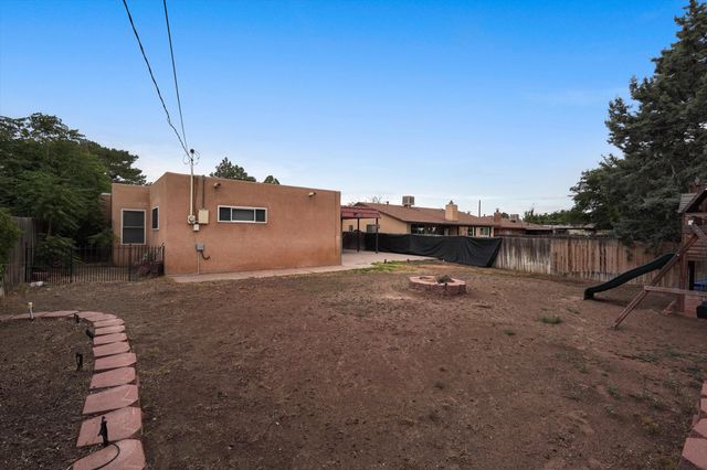 1721 Hiawatha Drive NE, Albuquerque, NM 87112