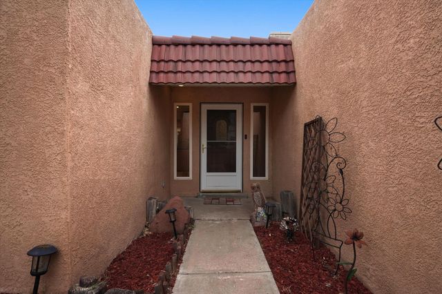 1721 Hiawatha Drive NE, Albuquerque, NM 87112