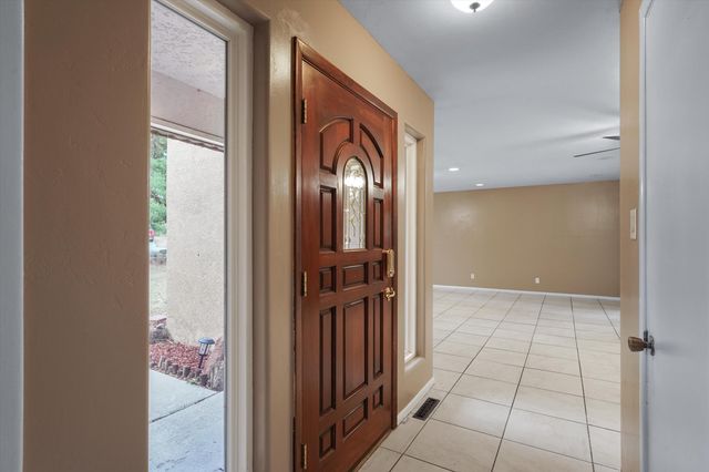 1721 Hiawatha Drive NE, Albuquerque, NM 87112