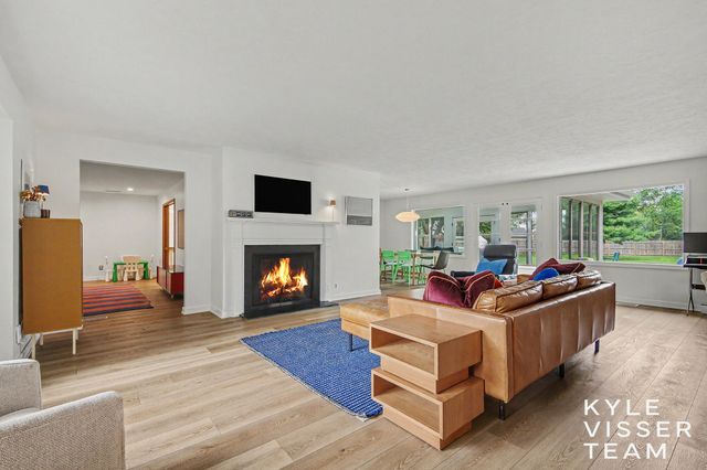 2861 Woodcliff Circle Se, East Grand Rapids, MI 49506