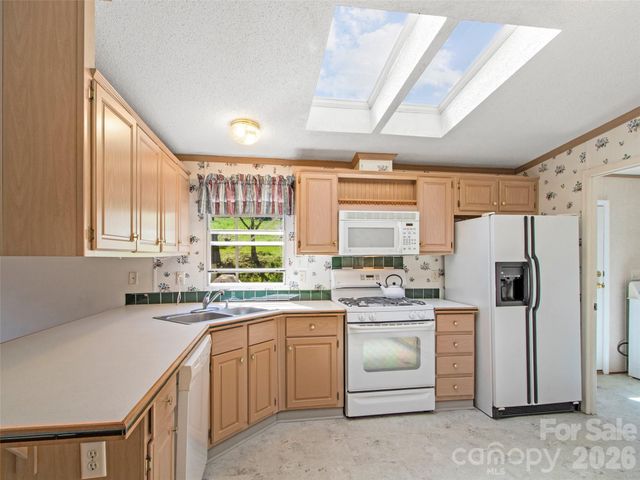 469 Hensley Branch Road, Burnsville, NC 28714