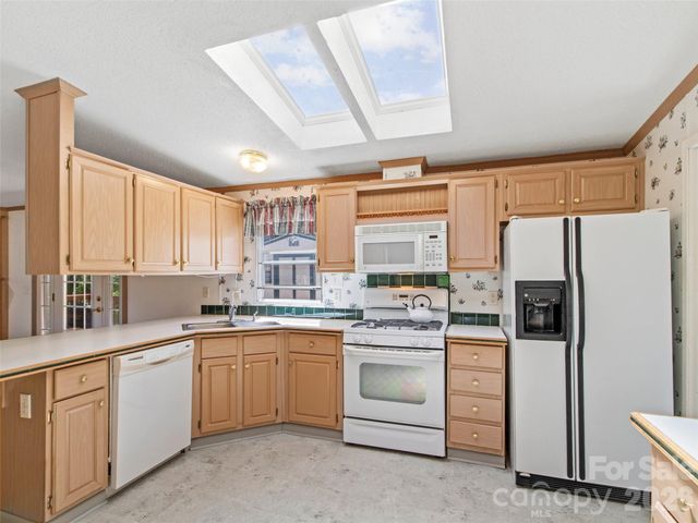 469 Hensley Branch Road, Burnsville, NC 28714