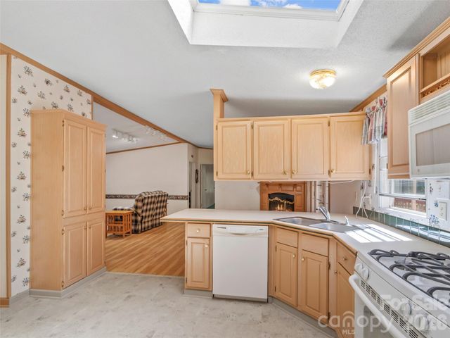469 Hensley Branch Road, Burnsville, NC 28714