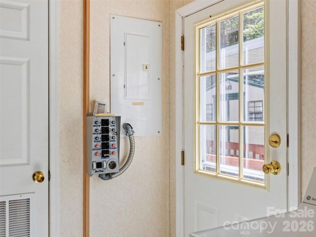 469 Hensley Branch Road, Burnsville, NC 28714