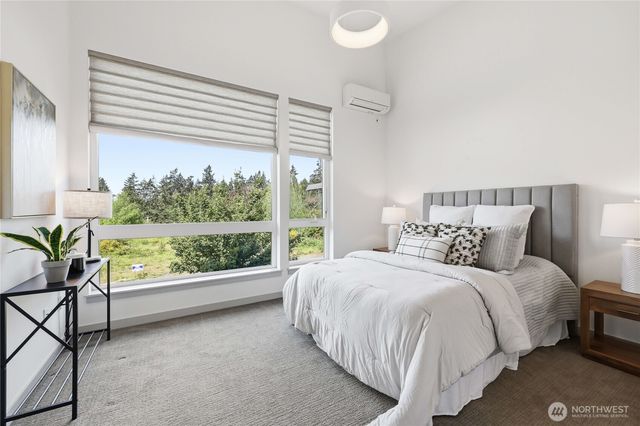 227 Ebi Lane NE, Bainbridge Island, WA 98110