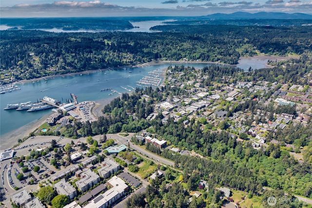 227 Ebi Lane NE, Bainbridge Island, WA 98110