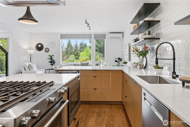 227 Ebi Lane NE, Bainbridge Island, WA 98110