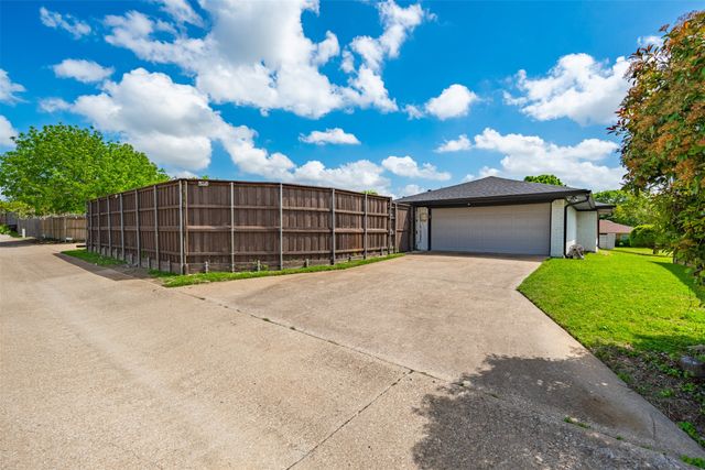 2760 N Hillbrier Circle, Plano, TX 75075