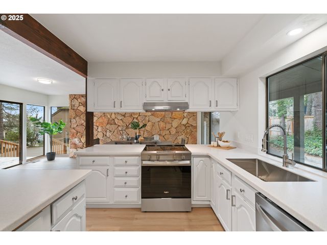 5845 RIDGETOP Ct, Lake Oswego, OR 97035