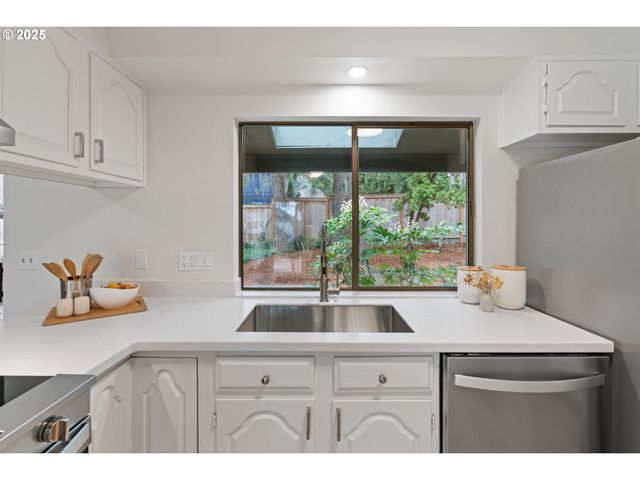 5845 RIDGETOP Ct, Lake Oswego, OR 97035