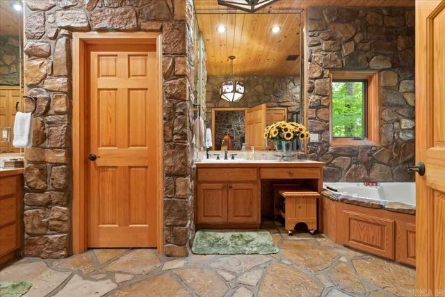 100 Trout Way, Judsonia, AR 72081