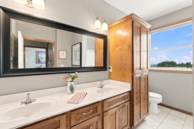 150 E Travelers Trail 323, Burnsville, MN 55337