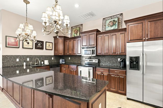 150 E Travelers Trail 323, Burnsville, MN 55337