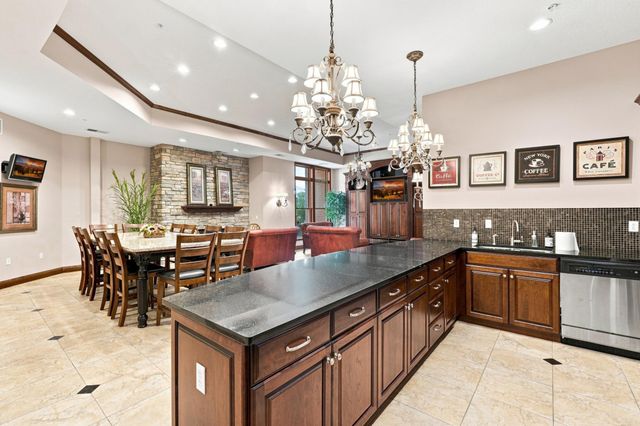 150 E Travelers Trail 323, Burnsville, MN 55337