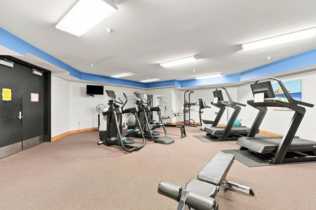 150 E Travelers Trail 323, Burnsville, MN 55337