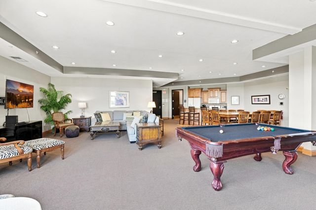 150 E Travelers Trail 323, Burnsville, MN 55337