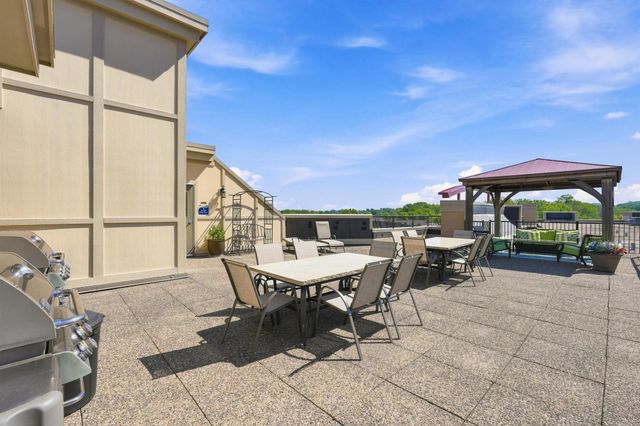 150 E Travelers Trail 323, Burnsville, MN 55337